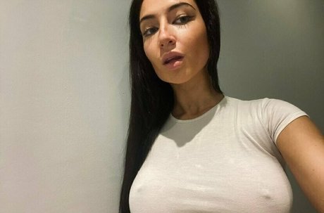 infirmière brune onlyfans chaud adulte img