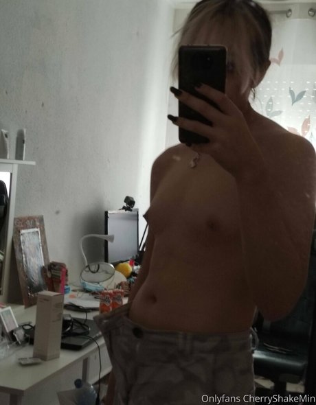 CherryShakeMin actrice porno des photos