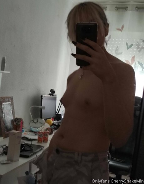 CherryShakeMin star du porno gratuit des photos