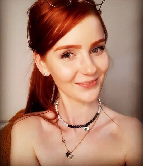 LittleBee modèle xxx photos