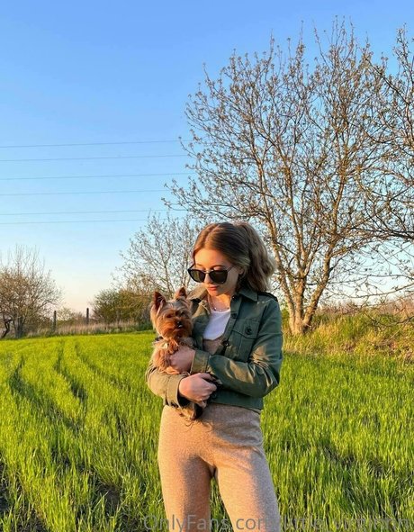 little virginnn star du porno en haute qualité image