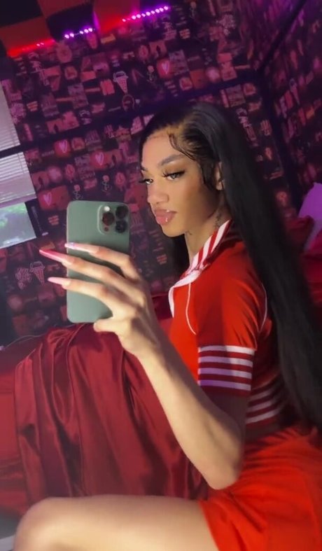 MswetwetBanks modèle adulte des photos