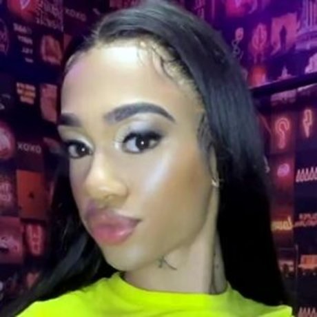 MswetwetBanks star du porno chaude image