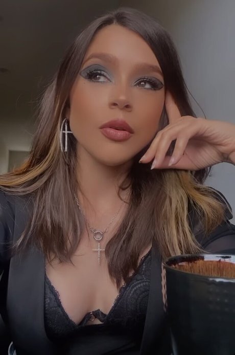 Thiessa Thiessita étoile sexy photo