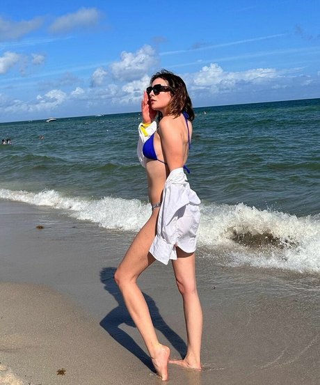 Melis Sezen modèle magnifique des photos