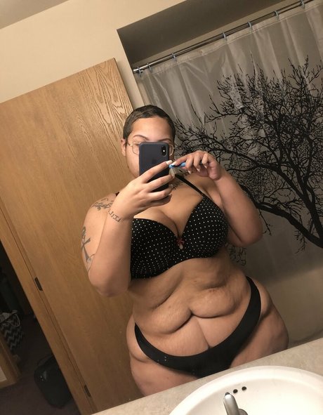 ayannacharelle modèle exclusif archive