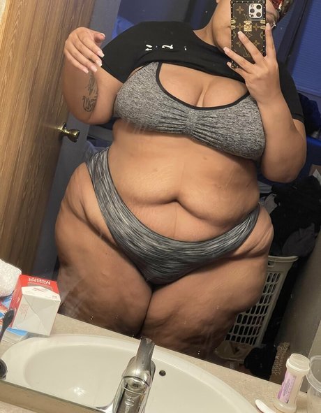 ayannacharelle modèles nus archive