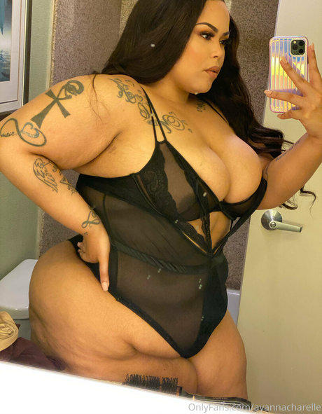 ayannacharelle modèle sexy galeries