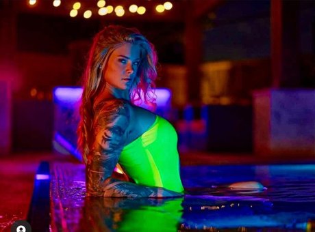 Krista Arie modèle pornographique galeries