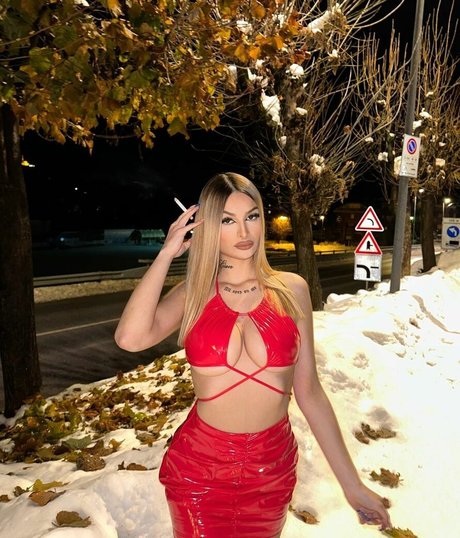 aliih hx haut modèle des photos