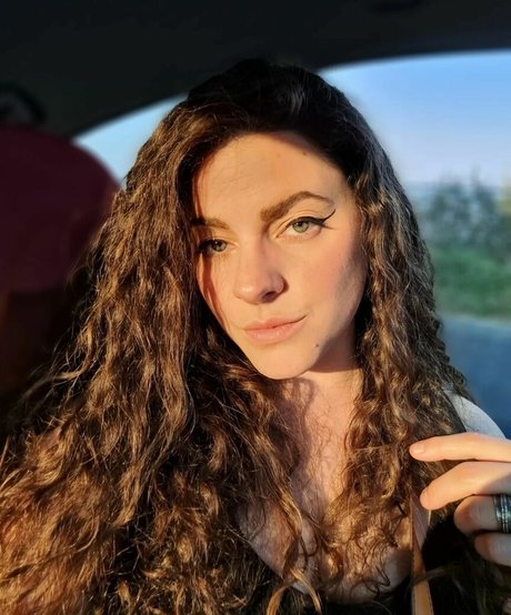 éjacule sur la langue onlyfans pornographique image