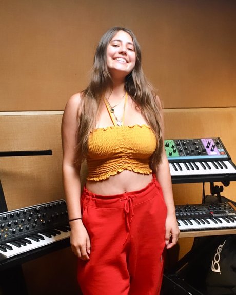 Lia Marie Johnson actrice nue img