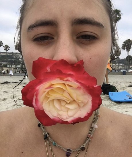 Lia Marie Johnson art modèle photos