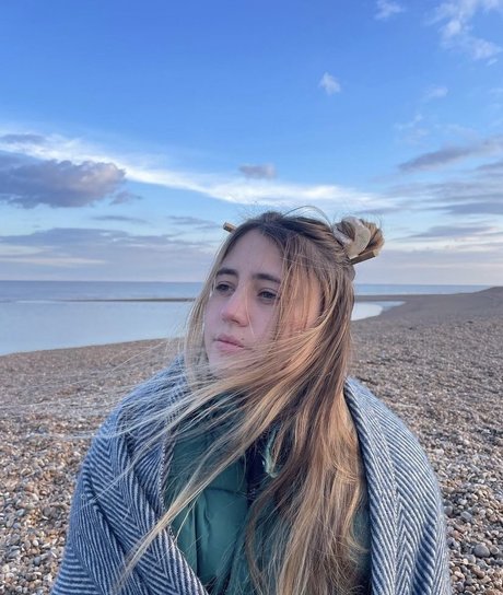 Lia Marie Johnson modèle gratuit des photos