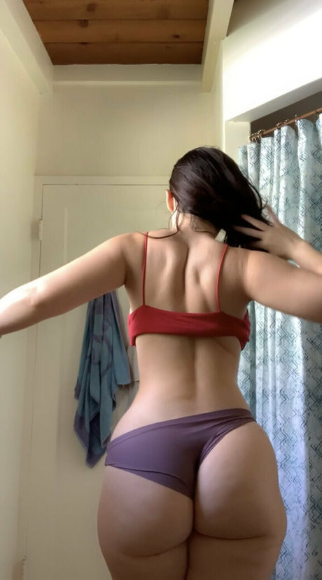 Susannah modèle érotique images