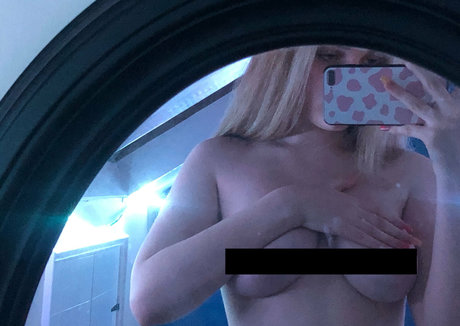 elkesophiaa star pornographique galerie