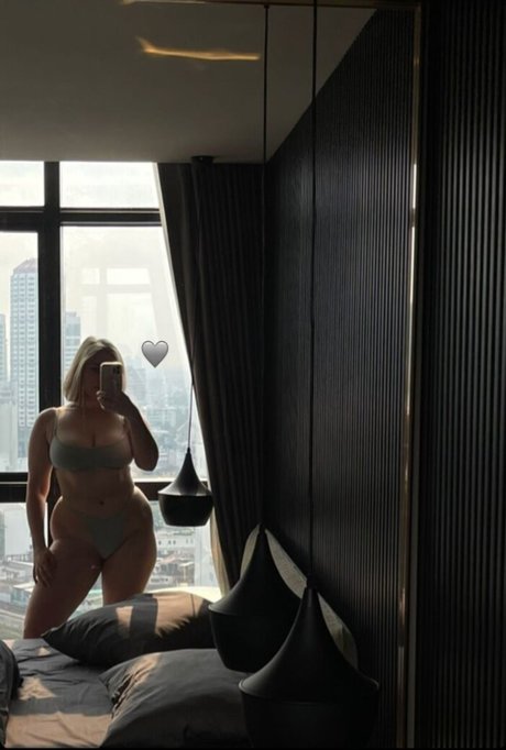 barbiegotthicc étoile adulte galerie