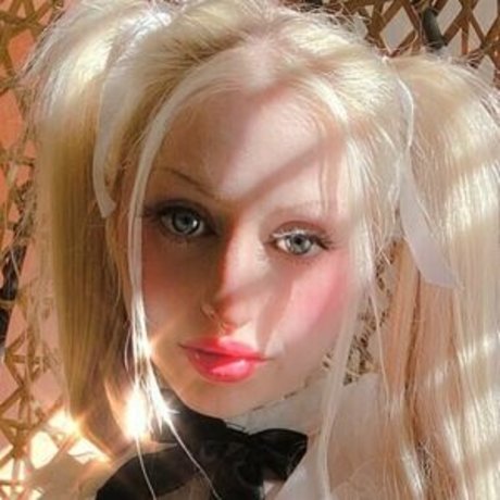 Princess Poppi modèle nu images