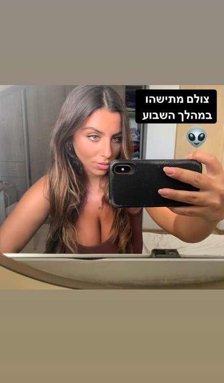 baisers lesbiens onlyfans bien chaud image