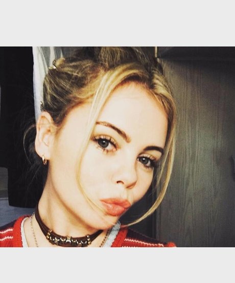 Saoirse Monica Jackson belle étoile des photos