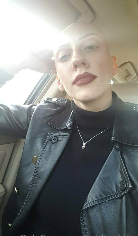 baldbaddiie sexe star des photos