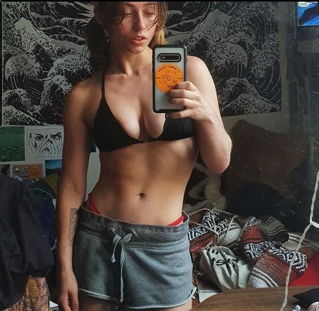 Lacey Rose Trebilcook étoile sympa des photos