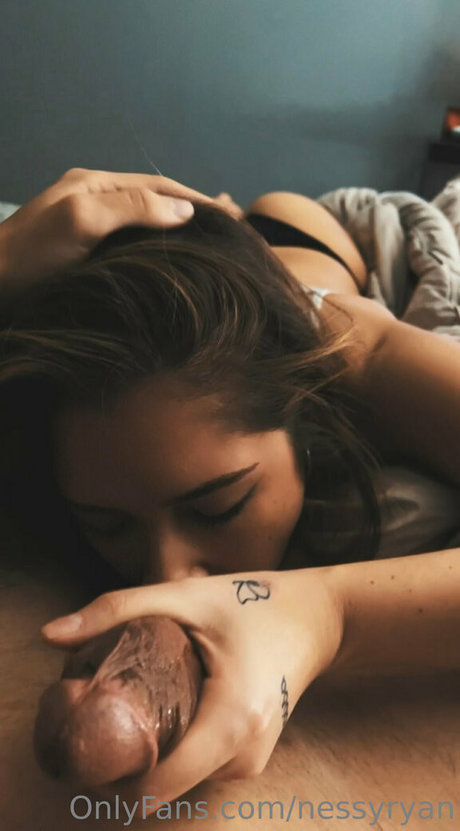 nessyryan modèle chaud img