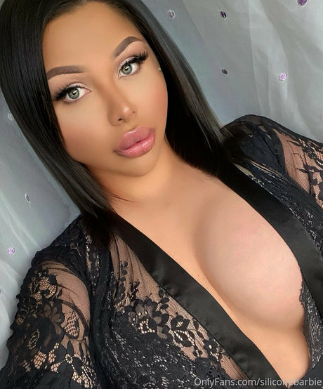 siliconebarbie jolie étoile photos