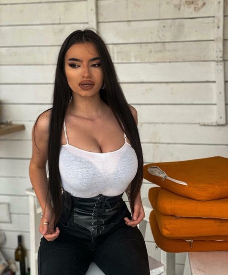 Kristina Djedovic modèle sexy images