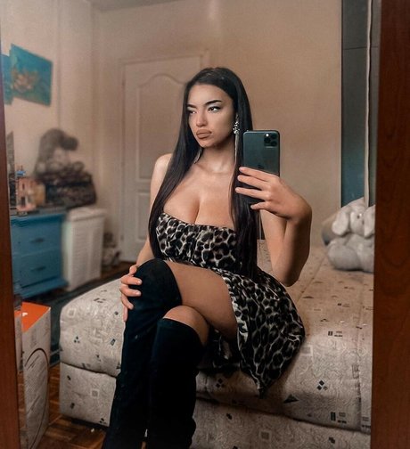 Kristina Djedovic étoile adulte collection