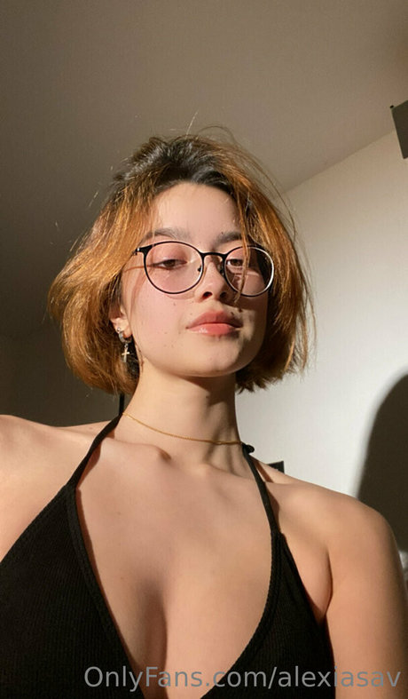 milf aux cheveux noirs onlyfans assez exclusif photo