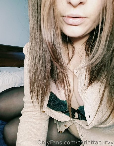 carlottacurvy modèle érotique img
