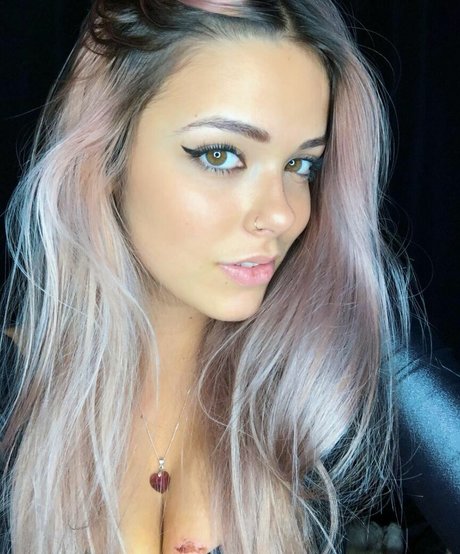 Caro Nigro haut de star du porno des photos