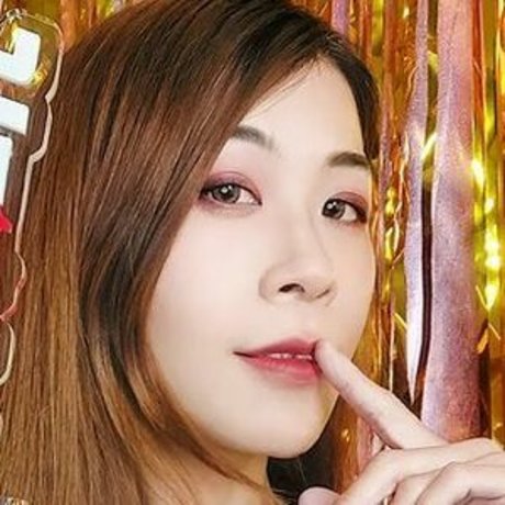 Avrillee999k modèle pornographique des photos