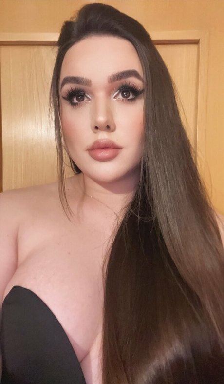 Yasmin Bianchi modèle magnifique img