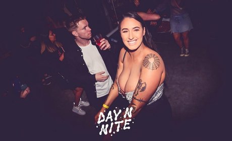 baisers lesbiens onlyfans nu en haute qualité archive