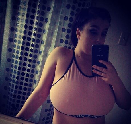 Destinee C belle actrice photos