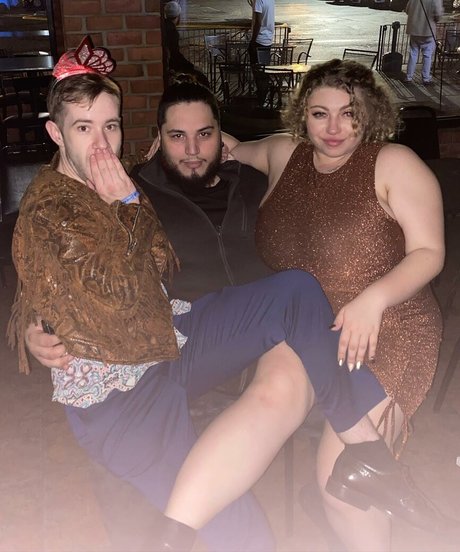 fille courbée dà côté onlyfans chaud érotique photo