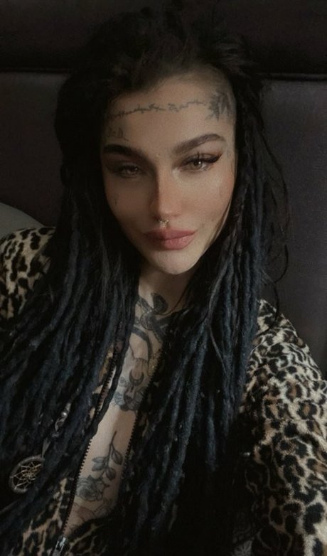 Steffiebluee modèle artistique galeries