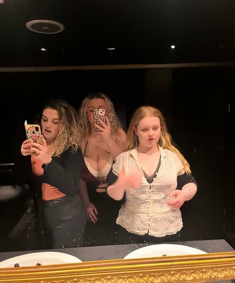 Emily J actrice xxx img