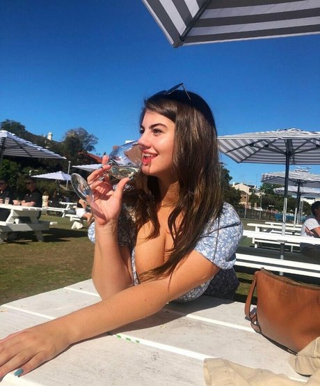 Tiana Hawkins art star du porno images