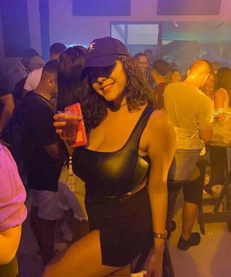 Alice M modèles nus des photos