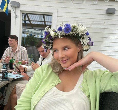 Stina modèle magnifique galeries