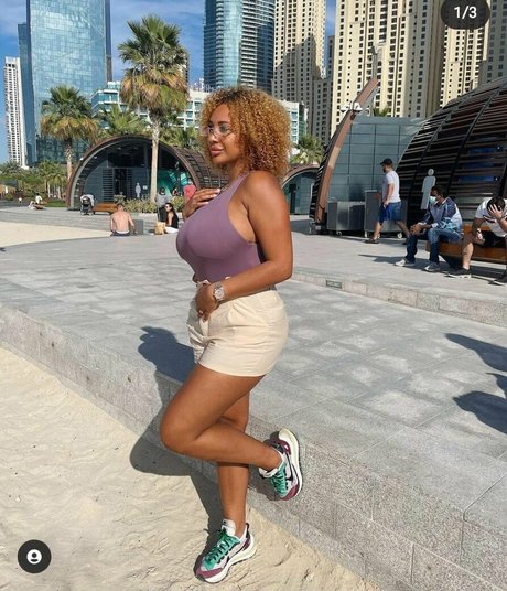 Georgina Seaman star pornographique des photos