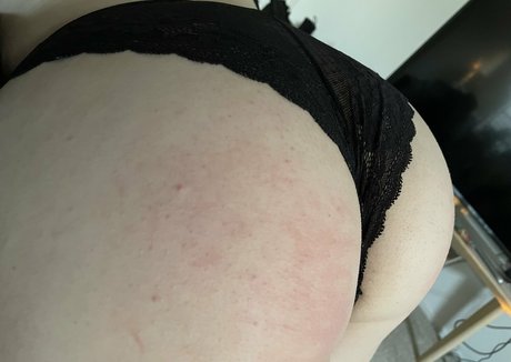 milf aux cheveux noirs onlyfans pornographique nu img