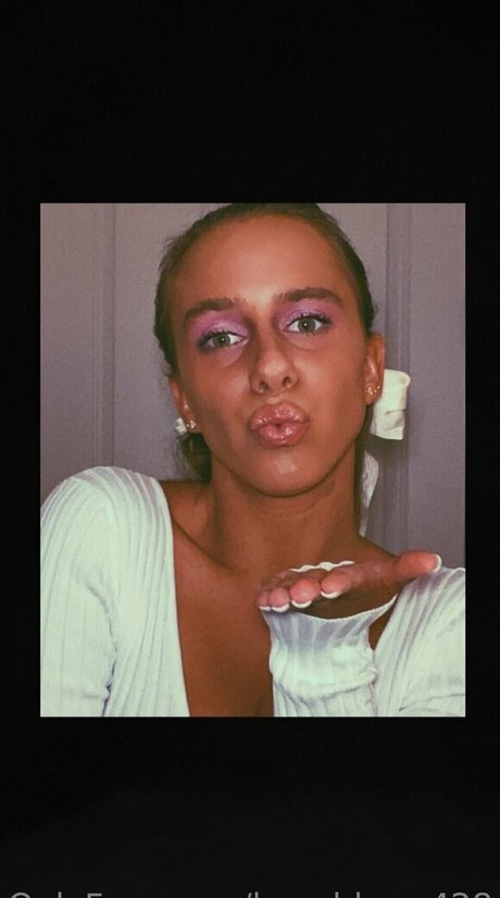 blonde aux gros seins onlyfans xxx haute qualité photos