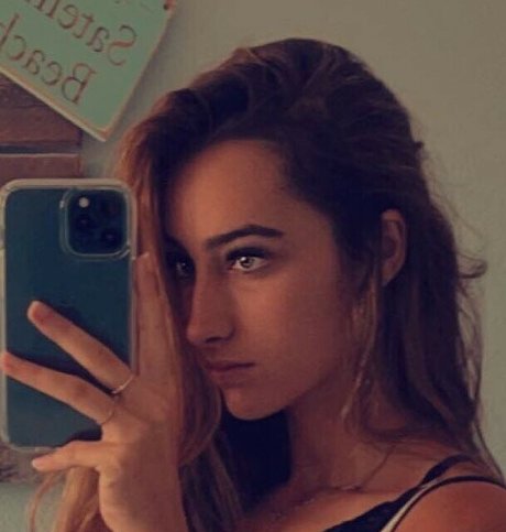 Lily Ingeldsen star du porno en haute qualité image