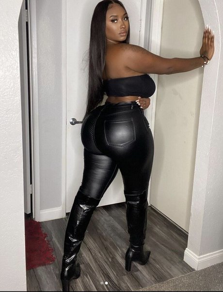 Nathalia Domingos actrice de nus img