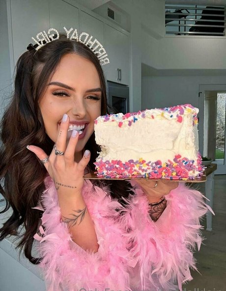 bikini nu onlyfans art érotique collection