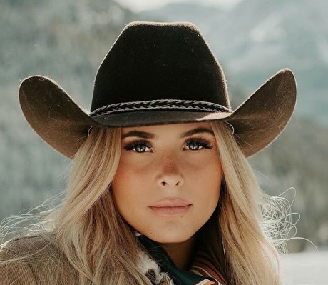 Chloe Trujillo nus étoiles des photos